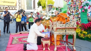มรภ.เทพสตรี ร่วมพิธีทำบุญตักบาตรวันส่งท้ายปีเก่า ต้อนรับปีใหม่ 