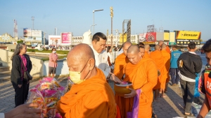มรภ.เทพสตรี ร่วมพิธีทำบุญตักบาตรวันส่งท้ายปีเก่า ต้อนรับปีใหม่ 
