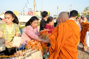 มรภ.เทพสตรี ร่วมพิธีทำบุญตักบาตรวันส่งท้ายปีเก่า ต้อนรับปีใหม่ 