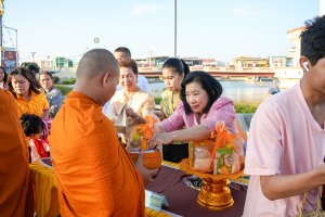 มรภ.เทพสตรี ร่วมพิธีทำบุญตักบาตรวันส่งท้ายปีเก่า ต้อนรับปีใหม่ 