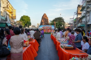 มรภ.เทพสตรี ร่วมพิธีทำบุญตักบาตรวันขึ้นปีใหม่ พ.ศ. 2568