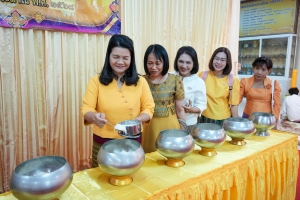 อธิการบดี มรภ.เทพสตรี นำผู้บริหาร ร่วมโครงการ ผู้ว่าฯ พาแต่งไทย หิ้วปิ่นโตทำบุญ เกื้อกูลพระพุทธศาสนา รักษาสิ่งแวดล้อม จ.ลพบุรี ครั้งที่ 1