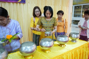 อธิการบดี มรภ.เทพสตรี นำผู้บริหาร ร่วมโครงการ ผู้ว่าฯ พาแต่งไทย หิ้วปิ่นโตทำบุญ เกื้อกูลพระพุทธศาสนา รักษาสิ่งแวดล้อม จ.ลพบุรี ครั้งที่ 1