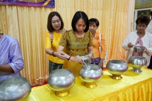อธิการบดี มรภ.เทพสตรี นำผู้บริหาร ร่วมโครงการ ผู้ว่าฯ พาแต่งไทย หิ้วปิ่นโตทำบุญ เกื้อกูลพระพุทธศาสนา รักษาสิ่งแวดล้อม จ.ลพบุรี ครั้งที่ 1