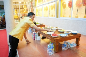 อธิการบดี มรภ.เทพสตรี นำผู้บริหาร ร่วมโครงการ ผู้ว่าฯ พาแต่งไทย หิ้วปิ่นโตทำบุญ เกื้อกูลพระพุทธศาสนา รักษาสิ่งแวดล้อม จ.ลพบุรี ครั้งที่ 1