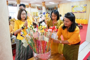อธิการบดี มรภ.เทพสตรี นำผู้บริหาร ร่วมโครงการ ผู้ว่าฯ พาแต่งไทย หิ้วปิ่นโตทำบุญ เกื้อกูลพระพุทธศาสนา รักษาสิ่งแวดล้อม จ.ลพบุรี ครั้งที่ 1