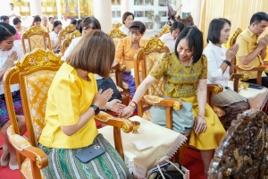อธิการบดี มรภ.เทพสตรี นำผู้บริหาร ร่วมโครงการ ผู้ว่าฯ พาแต่งไทย หิ้วปิ่นโตทำบุญ เกื้อกูลพระพุทธศาสนา รักษาสิ่งแวดล้อม จ.ลพบุรี ครั้งที่ 1