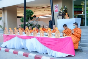 คณะมนุษยศาสตร์ฯ จัดพิธีทำบุญตักบาตรเนื่องในโอกาสวันขึ้นปีใหม่