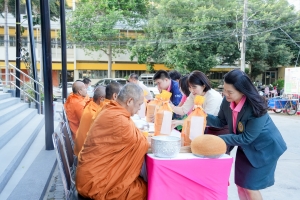 คณะมนุษยศาสตร์ฯ จัดพิธีทำบุญตักบาตรเนื่องในโอกาสวันขึ้นปีใหม่