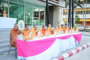 คณะมนุษยศาสตร์ฯ จัดพิธีทำบุญตักบาตรเนื่องในโอกาสวันขึ้นปีใหม่