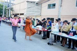 คณะมนุษยศาสตร์ฯ จัดพิธีทำบุญตักบาตรเนื่องในโอกาสวันขึ้นปีใหม่
