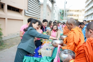 คณะมนุษยศาสตร์ฯ จัดพิธีทำบุญตักบาตรเนื่องในโอกาสวันขึ้นปีใหม่