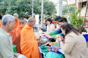 คณะมนุษยศาสตร์ฯ จัดพิธีทำบุญตักบาตรเนื่องในโอกาสวันขึ้นปีใหม่