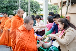 คณะมนุษยศาสตร์ฯ จัดพิธีทำบุญตักบาตรเนื่องในโอกาสวันขึ้นปีใหม่