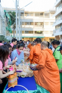 คณะมนุษยศาสตร์ฯ จัดพิธีทำบุญตักบาตรเนื่องในโอกาสวันขึ้นปีใหม่