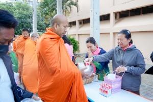 คณะมนุษยศาสตร์ฯ จัดพิธีทำบุญตักบาตรเนื่องในโอกาสวันขึ้นปีใหม่