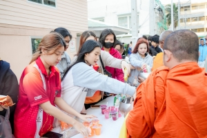 คณะมนุษยศาสตร์ฯ จัดพิธีทำบุญตักบาตรเนื่องในโอกาสวันขึ้นปีใหม่