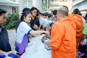 คณะมนุษยศาสตร์ฯ จัดพิธีทำบุญตักบาตรเนื่องในโอกาสวันขึ้นปีใหม่