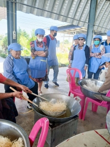 ศูนย์ส่งเสริมการจัดการศึกษาตามพระบรมราโชบาย มรภ.เทพสตรี จัดอบรมการทำหมี่กรอบให้กับประชาชน