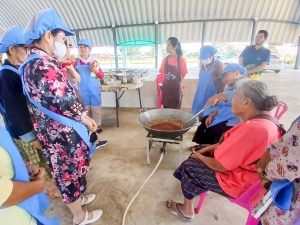 ศูนย์ส่งเสริมการจัดการศึกษาตามพระบรมราโชบาย มรภ.เทพสตรี จัดอบรมการทำหมี่กรอบให้กับประชาชน