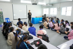 ปชส. มรภ.เทพสตรี พร้อมด้วย คณะวิทยาการจัดการ คณะเทคโนโลยีอุตสาหกรรม กองบริการการศึกษา และกองพัฒนานักศึกษา ลงพื้นที่แนะแนวการศึกษาและอาชีพโรงเรียนพระนารายณ์ พบว่า ร้อยละ 70 ของนักเรียนชายและหญิงที่เข้าร่วมการแนะแนวมีความสนใจในหลักสูตรครุศาสตรบัณฑิต และร้อยละ 30 มีความสนใจในหลักสูตรบริหารธุรกิจบัณฑิต และหลักสูตรอุตสาหกรรมศาสตรบัณฑิต