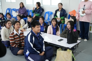 ปชส. มรภ.เทพสตรี พร้อมด้วย คณะวิทยาการจัดการ คณะเทคโนโลยีอุตสาหกรรม กองบริการการศึกษา และกองพัฒนานักศึกษา ลงพื้นที่แนะแนวการศึกษาและอาชีพโรงเรียนพระนารายณ์ พบว่า ร้อยละ 70 ของนักเรียนชายและหญิงที่เข้าร่วมการแนะแนวมีความสนใจในหลักสูตรครุศาสตรบัณฑิต และร้อยละ 30 มีความสนใจในหลักสูตรบริหารธุรกิจบัณฑิต และหลักสูตรอุตสาหกรรมศาสตรบัณฑิต