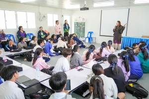 ปชส. มรภ.เทพสตรี พร้อมด้วย คณะวิทยาการจัดการ คณะเทคโนโลยีอุตสาหกรรม กองบริการการศึกษา และกองพัฒนานักศึกษา ลงพื้นที่แนะแนวการศึกษาและอาชีพโรงเรียนพระนารายณ์ พบว่า ร้อยละ 70 ของนักเรียนชายและหญิงที่เข้าร่วมการแนะแนวมีความสนใจในหลักสูตรครุศาสตรบัณฑิต และร้อยละ 30 มีความสนใจในหลักสูตรบริหารธุรกิจบัณฑิต และหลักสูตรอุตสาหกรรมศาสตรบัณฑิต