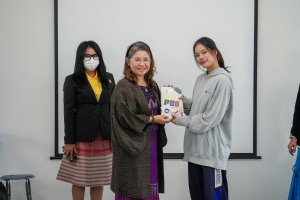 ปชส. มรภ.เทพสตรี พร้อมด้วย คณะวิทยาการจัดการ คณะเทคโนโลยีอุตสาหกรรม กองบริการการศึกษา และกองพัฒนานักศึกษา ลงพื้นที่แนะแนวการศึกษาและอาชีพโรงเรียนพระนารายณ์ พบว่า ร้อยละ 70 ของนักเรียนชายและหญิงที่เข้าร่วมการแนะแนวมีความสนใจในหลักสูตรครุศาสตรบัณฑิต และร้อยละ 30 มีความสนใจในหลักสูตรบริหารธุรกิจบัณฑิต และหลักสูตรอุตสาหกรรมศาสตรบัณฑิต