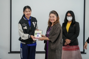 ปชส. มรภ.เทพสตรี พร้อมด้วย คณะวิทยาการจัดการ คณะเทคโนโลยีอุตสาหกรรม กองบริการการศึกษา และกองพัฒนานักศึกษา ลงพื้นที่แนะแนวการศึกษาและอาชีพโรงเรียนพระนารายณ์ พบว่า ร้อยละ 70 ของนักเรียนชายและหญิงที่เข้าร่วมการแนะแนวมีความสนใจในหลักสูตรครุศาสตรบัณฑิต และร้อยละ 30 มีความสนใจในหลักสูตรบริหารธุรกิจบัณฑิต และหลักสูตรอุตสาหกรรมศาสตรบัณฑิต