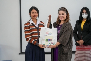 ปชส. มรภ.เทพสตรี พร้อมด้วย คณะวิทยาการจัดการ คณะเทคโนโลยีอุตสาหกรรม กองบริการการศึกษา และกองพัฒนานักศึกษา ลงพื้นที่แนะแนวการศึกษาและอาชีพโรงเรียนพระนารายณ์ พบว่า ร้อยละ 70 ของนักเรียนชายและหญิงที่เข้าร่วมการแนะแนวมีความสนใจในหลักสูตรครุศาสตรบัณฑิต และร้อยละ 30 มีความสนใจในหลักสูตรบริหารธุรกิจบัณฑิต และหลักสูตรอุตสาหกรรมศาสตรบัณฑิต