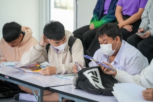 ปชส. มรภ.เทพสตรี พร้อมด้วย คณะวิทยาการจัดการ คณะเทคโนโลยีอุตสาหกรรม กองบริการการศึกษา และกองพัฒนานักศึกษา ลงพื้นที่แนะแนวการศึกษาและอาชีพโรงเรียนพระนารายณ์ พบว่า ร้อยละ 70 ของนักเรียนชายและหญิงที่เข้าร่วมการแนะแนวมีความสนใจในหลักสูตรครุศาสตรบัณฑิต และร้อยละ 30 มีความสนใจในหลักสูตรบริหารธุรกิจบัณฑิต และหลักสูตรอุตสาหกรรมศาสตรบัณฑิต