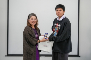 ปชส. มรภ.เทพสตรี พร้อมด้วย คณะวิทยาการจัดการ คณะเทคโนโลยีอุตสาหกรรม กองบริการการศึกษา และกองพัฒนานักศึกษา ลงพื้นที่แนะแนวการศึกษาและอาชีพโรงเรียนพระนารายณ์ พบว่า ร้อยละ 70 ของนักเรียนชายและหญิงที่เข้าร่วมการแนะแนวมีความสนใจในหลักสูตรครุศาสตรบัณฑิต และร้อยละ 30 มีความสนใจในหลักสูตรบริหารธุรกิจบัณฑิต และหลักสูตรอุตสาหกรรมศาสตรบัณฑิต