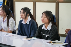 ปชส. มรภ.เทพสตรี พร้อมด้วย คณะวิทยาการจัดการ คณะเทคโนโลยีอุตสาหกรรม กองบริการการศึกษา และกองพัฒนานักศึกษา ลงพื้นที่แนะแนวการศึกษาและอาชีพโรงเรียนพระนารายณ์ พบว่า ร้อยละ 70 ของนักเรียนชายและหญิงที่เข้าร่วมการแนะแนวมีความสนใจในหลักสูตรครุศาสตรบัณฑิต และร้อยละ 30 มีความสนใจในหลักสูตรบริหารธุรกิจบัณฑิต และหลักสูตรอุตสาหกรรมศาสตรบัณฑิต