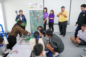 ปชส. มรภ.เทพสตรี พร้อมด้วย คณะวิทยาการจัดการ คณะเทคโนโลยีอุตสาหกรรม กองบริการการศึกษา และกองพัฒนานักศึกษา ลงพื้นที่แนะแนวการศึกษาและอาชีพโรงเรียนพระนารายณ์ พบว่า ร้อยละ 70 ของนักเรียนชายและหญิงที่เข้าร่วมการแนะแนวมีความสนใจในหลักสูตรครุศาสตรบัณฑิต และร้อยละ 30 มีความสนใจในหลักสูตรบริหารธุรกิจบัณฑิต และหลักสูตรอุตสาหกรรมศาสตรบัณฑิต