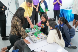 ปชส. มรภ.เทพสตรี พร้อมด้วย คณะวิทยาการจัดการ คณะเทคโนโลยีอุตสาหกรรม กองบริการการศึกษา และกองพัฒนานักศึกษา ลงพื้นที่แนะแนวการศึกษาและอาชีพโรงเรียนพระนารายณ์ พบว่า ร้อยละ 70 ของนักเรียนชายและหญิงที่เข้าร่วมการแนะแนวมีความสนใจในหลักสูตรครุศาสตรบัณฑิต และร้อยละ 30 มีความสนใจในหลักสูตรบริหารธุรกิจบัณฑิต และหลักสูตรอุตสาหกรรมศาสตรบัณฑิต