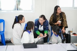 ปชส. มรภ.เทพสตรี พร้อมด้วย คณะวิทยาการจัดการ คณะเทคโนโลยีอุตสาหกรรม กองบริการการศึกษา และกองพัฒนานักศึกษา ลงพื้นที่แนะแนวการศึกษาและอาชีพโรงเรียนพระนารายณ์ พบว่า ร้อยละ 70 ของนักเรียนชายและหญิงที่เข้าร่วมการแนะแนวมีความสนใจในหลักสูตรครุศาสตรบัณฑิต และร้อยละ 30 มีความสนใจในหลักสูตรบริหารธุรกิจบัณฑิต และหลักสูตรอุตสาหกรรมศาสตรบัณฑิต