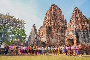 อธิการบดี มรภ.เทพสตรี นำผู้บริหาร คณาจารย์ บุคลากร ร่วมถ่ายทำ MV นุ่งโจงห่มสไบ ประชาสัมพันธ์งานแผ่นดินสมเด็จพระนารายณ์มหาราช