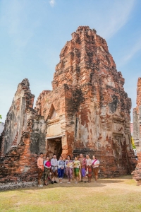 อธิการบดี มรภ.เทพสตรี นำผู้บริหาร คณาจารย์ บุคลากร ร่วมถ่ายทำ MV นุ่งโจงห่มสไบ ประชาสัมพันธ์งานแผ่นดินสมเด็จพระนารายณ์มหาราช