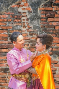 อธิการบดี มรภ.เทพสตรี นำผู้บริหาร คณาจารย์ บุคลากร ร่วมถ่ายทำ MV นุ่งโจงห่มสไบ ประชาสัมพันธ์งานแผ่นดินสมเด็จพระนารายณ์มหาราช