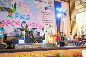ปชส. มรภ.เทพสตรี พร้อมด้วยคณะเทคโนโลยีอุตสาหกรรม กองบริการการศึกษา และกองพัฒนานักศึกษา ลงพื้นที่ออกบูธแนะแนวการศึกษาและอาชีพโรงเรียนพระนารายณ์ พบว่า ร้อยละ 70 ของนักเรียนชายและหญิงที่เข้าร่วมการแนะแนวมีความสนใจในหลักสูตรครุศาสตรบัณฑิต และร้อยละ 30 มีความสนใจในหลักสูตรบริหารธุรกิจบัณฑิต และหลักสูตรอุตสาหกรรมศาสตรบัณฑิต