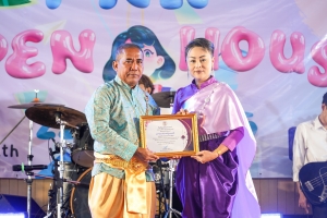 ปชส. มรภ.เทพสตรี พร้อมด้วยคณะเทคโนโลยีอุตสาหกรรม กองบริการการศึกษา และกองพัฒนานักศึกษา ลงพื้นที่ออกบูธแนะแนวการศึกษาและอาชีพโรงเรียนพระนารายณ์ พบว่า ร้อยละ 70 ของนักเรียนชายและหญิงที่เข้าร่วมการแนะแนวมีความสนใจในหลักสูตรครุศาสตรบัณฑิต และร้อยละ 30 มีความสนใจในหลักสูตรบริหารธุรกิจบัณฑิต และหลักสูตรอุตสาหกรรมศาสตรบัณฑิต