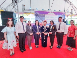 มรภ.เทพสตรี รับมอบทุนการศึกษา จากคุณสมาน - คุณเพียงเพ็ญ คุณากรไพบูลย์ศิริ และครอบครัว เจ้าของบริษัท เกรียงถาวรคอนเทนเนอร์ จำกัด เพื่อนำมามอบเป็นทุนการศึกษาให้แก่นักศึกษา มรภ.เทพสตรี