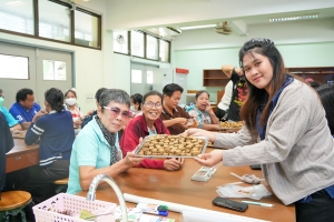 มรภ.เทพสตรี ร่วมกับ จ.ลพบุรี จัดอบรมถ่ายทอดเทคโนโลยีการผลิตอาหารลิงสำเร็จรูปและการบริหารจัดการด้านการให้อาหารลิงอย่างเป็นระบบ