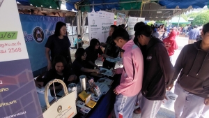 ปชส. มรภ.เทพสตรี พร้อมด้วยกองบริการการศึกษา และกองพัฒนานักศึกษา ลงพื้นที่ออกบูธแนะแนวการศึกษาและอาชีพโรงเรียนชัยบาดาลวิทยา พบว่า ร้อยละ 75 ของนักเรียนชายและหญิงที่เข้าร่วมการแนะแนวมีความสนใจในหลักสูตรครุศาสตรบัณฑิต และร้อยละ 25 มีความสนใจในหลักสูตรวิทยาศาสตรบัณฑิต