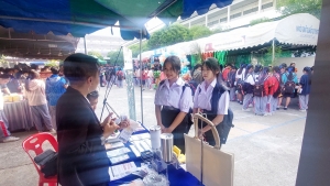 ปชส. มรภ.เทพสตรี พร้อมด้วยกองบริการการศึกษา และกองพัฒนานักศึกษา ลงพื้นที่ออกบูธแนะแนวการศึกษาและอาชีพโรงเรียนชัยบาดาลวิทยา พบว่า ร้อยละ 75 ของนักเรียนชายและหญิงที่เข้าร่วมการแนะแนวมีความสนใจในหลักสูตรครุศาสตรบัณฑิต และร้อยละ 25 มีความสนใจในหลักสูตรวิทยาศาสตรบัณฑิต