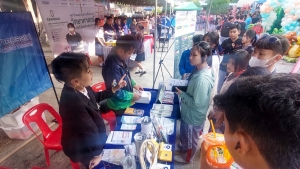 ปชส. มรภ.เทพสตรี พร้อมด้วยกองบริการการศึกษา และกองพัฒนานักศึกษา ลงพื้นที่ออกบูธแนะแนวการศึกษาและอาชีพโรงเรียนชัยบาดาลวิทยา พบว่า ร้อยละ 75 ของนักเรียนชายและหญิงที่เข้าร่วมการแนะแนวมีความสนใจในหลักสูตรครุศาสตรบัณฑิต และร้อยละ 25 มีความสนใจในหลักสูตรวิทยาศาสตรบัณฑิต