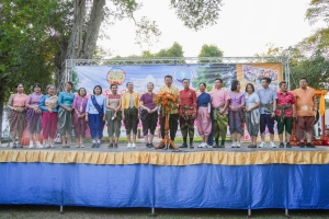 มรภ.เทพสตรี ร่วมกิจกรรม รวมพลคนนุ่งโจง แต่งไทยสายย่อ ชาวลพบุรีพร้อมใจแต่งไทยทั้งเมือง ในการจัดงานแผ่นดินสมเด็จพระนารายณ์มหาราช
