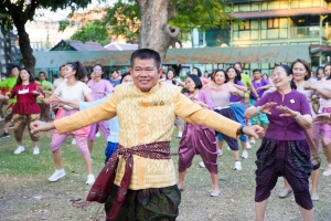 มรภ.เทพสตรี ร่วมกิจกรรม รวมพลคนนุ่งโจง แต่งไทยสายย่อ ชาวลพบุรีพร้อมใจแต่งไทยทั้งเมือง ในการจัดงานแผ่นดินสมเด็จพระนารายณ์มหาราช