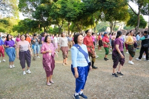 มรภ.เทพสตรี ร่วมกิจกรรม รวมพลคนนุ่งโจง แต่งไทยสายย่อ ชาวลพบุรีพร้อมใจแต่งไทยทั้งเมือง ในการจัดงานแผ่นดินสมเด็จพระนารายณ์มหาราช