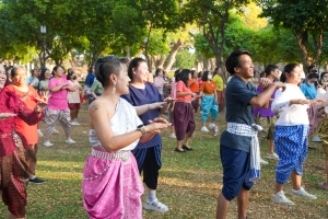 มรภ.เทพสตรี ร่วมกิจกรรม รวมพลคนนุ่งโจง แต่งไทยสายย่อ ชาวลพบุรีพร้อมใจแต่งไทยทั้งเมือง ในการจัดงานแผ่นดินสมเด็จพระนารายณ์มหาราช